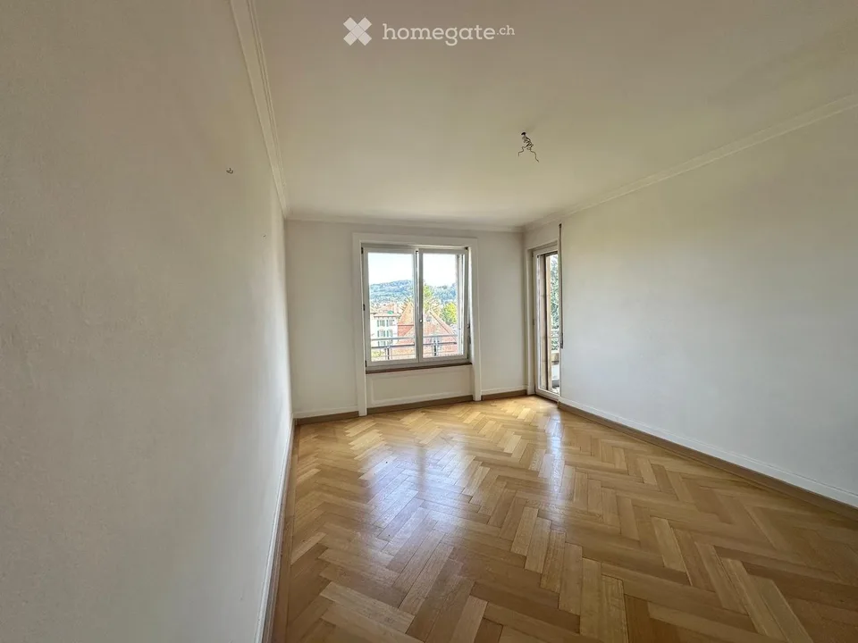 Großes Dachgeschoss-Loft mit 2.5 Zimmern in Yverdon-Zentrum – Foto 3 von 5