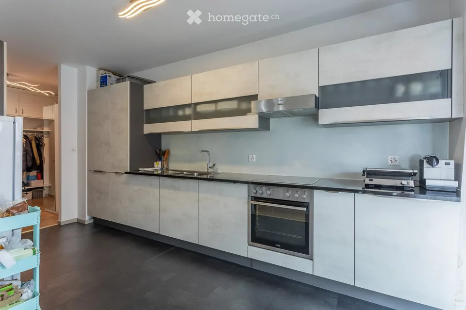 Schönes Apartment 4,5 Zimmer, 2. Stock, renoviert, Aufzug & Balkon – Foto 2 von 5