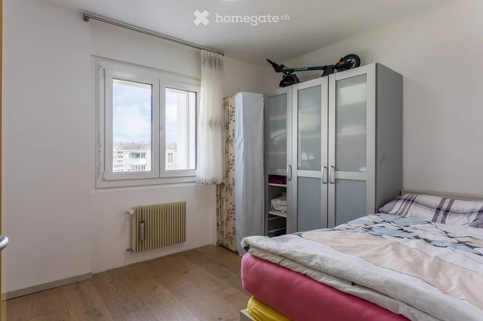 Schönes Apartment 4,5 Zimmer, 2. Stock, renoviert, Aufzug & Balkon – Foto 3 von 5