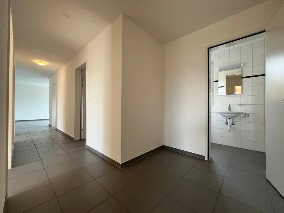 Bright 4.5-room apartment with balcony in a quiet location in Solothurn – photo 5 of 10