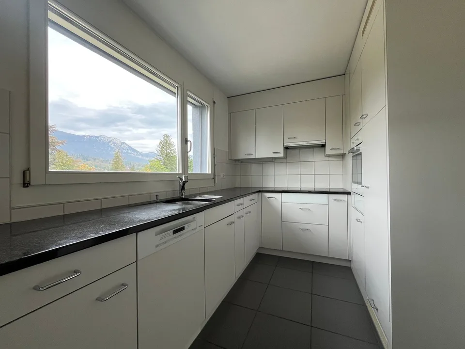 Bright 4.5-room apartment with balcony in a quiet location in Solothurn – photo 2 of 10