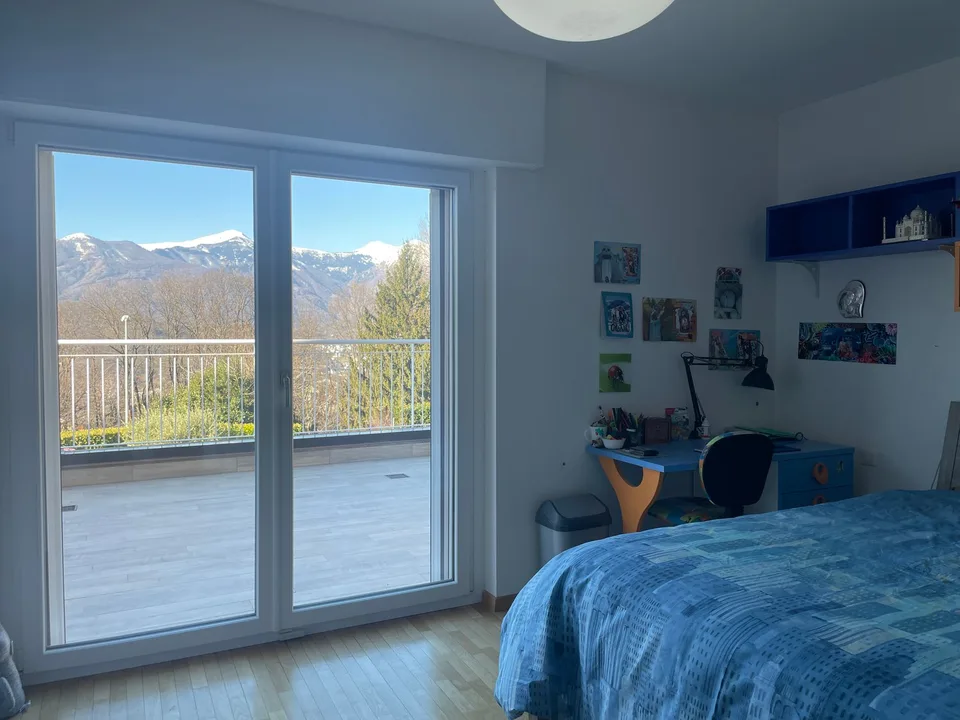 Grande villa avec piscine et jardin à vendre à Villa Luganese – photo 8 sur 10