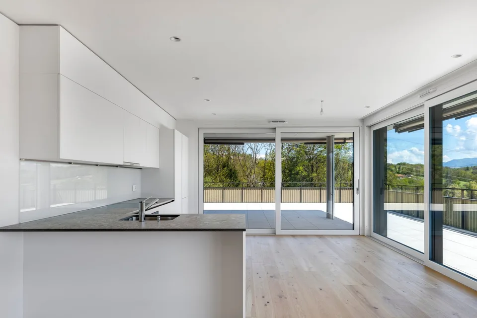 MATRAN – PRÄCHTIGES ATTIKAPARTMENT MIT 5.5 ZIMMERN UND AUßERGEWÖHNLICHER TERRASSE VON 171 M² – Foto 3 von 9