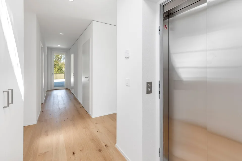 MATRAN – PRÄCHTIGES ATTIKAPARTMENT MIT 5.5 ZIMMERN UND AUßERGEWÖHNLICHER TERRASSE VON 171 M² – Foto 7 von 9