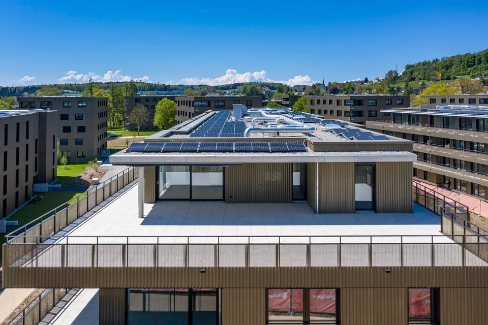 MATRAN – PRÄCHTIGES ATTIKAPARTMENT MIT 5.5 ZIMMERN UND AUßERGEWÖHNLICHER TERRASSE VON 171 M² – Foto 9 von 9