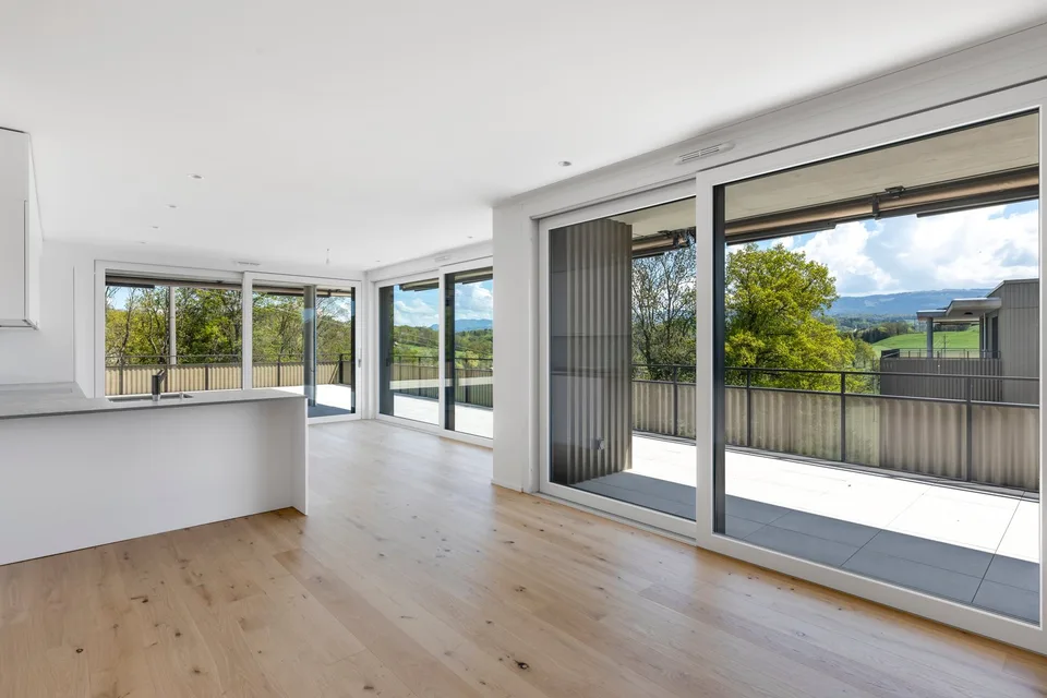 MATRAN – PRÄCHTIGES ATTIKAPARTMENT MIT 5.5 ZIMMERN UND AUßERGEWÖHNLICHER TERRASSE VON 171 M² – Foto 2 von 9
