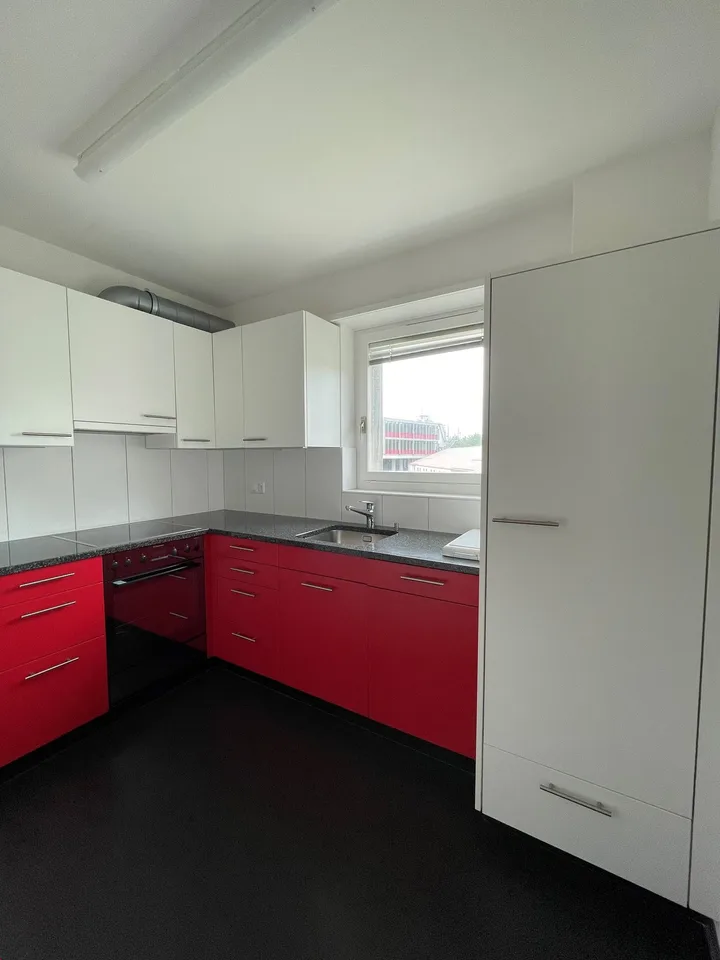 4-bedroom apartment in a family-friendly location – photo 3 of 12