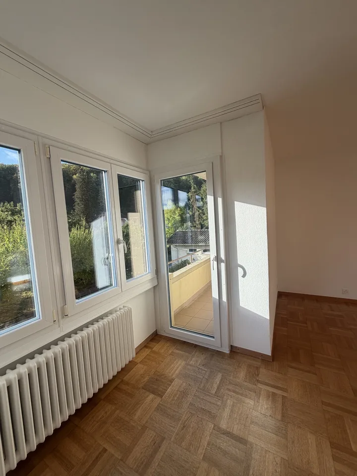 Helle 3.5-Zimmerwohnung mit zwei Balkon in Zuchwil – sofort verfügbar! – Foto 2 von 9