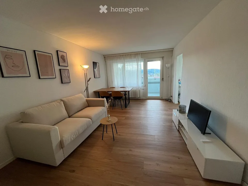 Appartement lumineux dans un emplacement central avec une superbe vue – photo 2 sur 8
