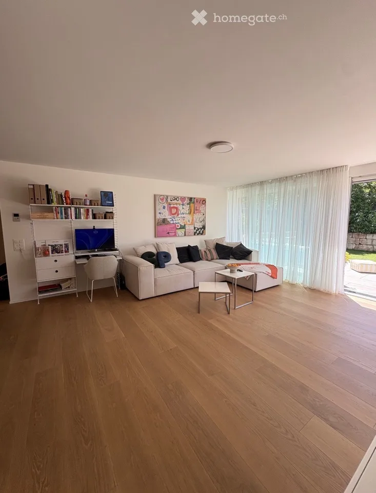 Helle und Moderne Wohnung mit Terrasse und Garten – Foto 2 von 5