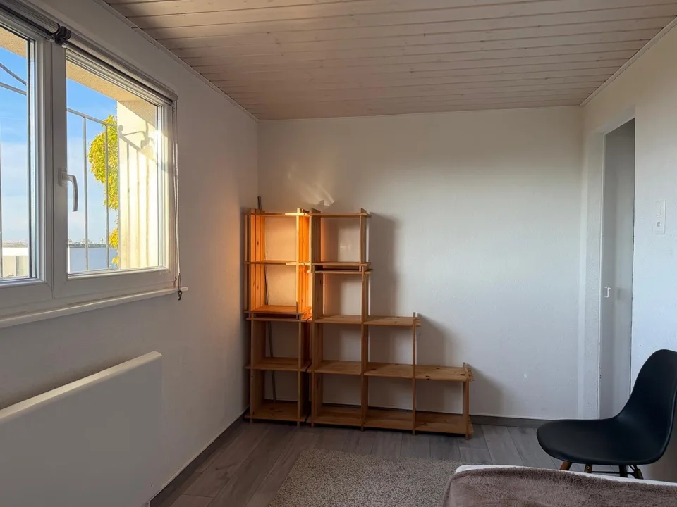 Zimmer zur Miete in einer Einzelvilla im Erdgeschoss. Ruhig. – Foto 11 von 11