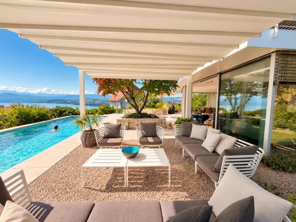 Befristete Vermietung: Exklusives 7.5-Zimmer-Architektenhaus mit Seesicht, Pool und Dachterrasse – Foto 6 von 21