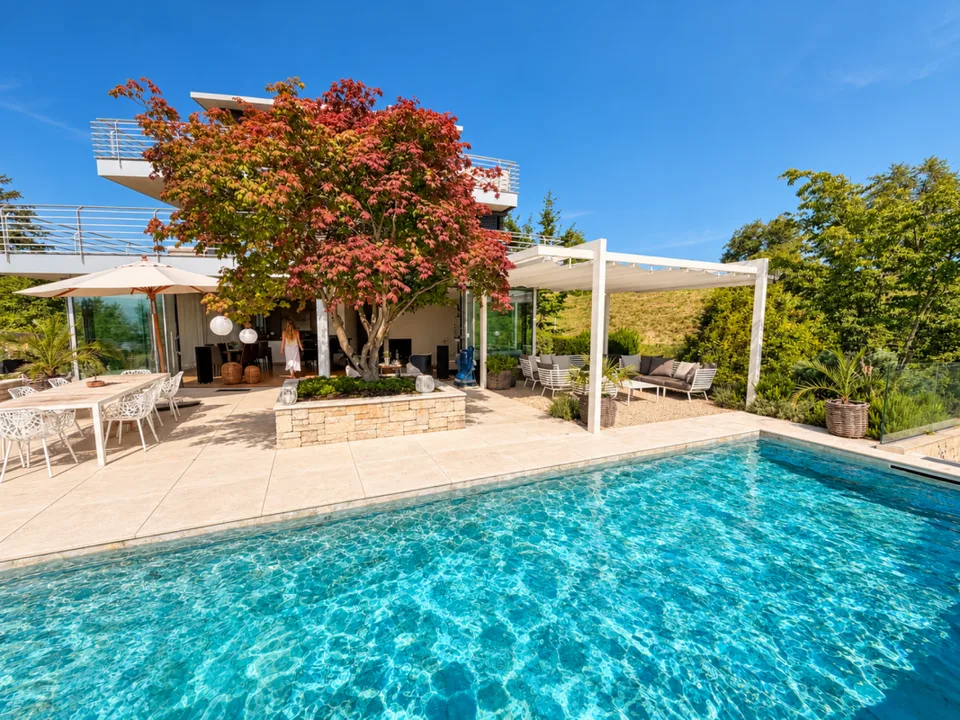 Befristete Vermietung: Exklusives 7.5-Zimmer-Architektenhaus mit Seesicht, Pool und Dachterrasse – Foto 4 von 21