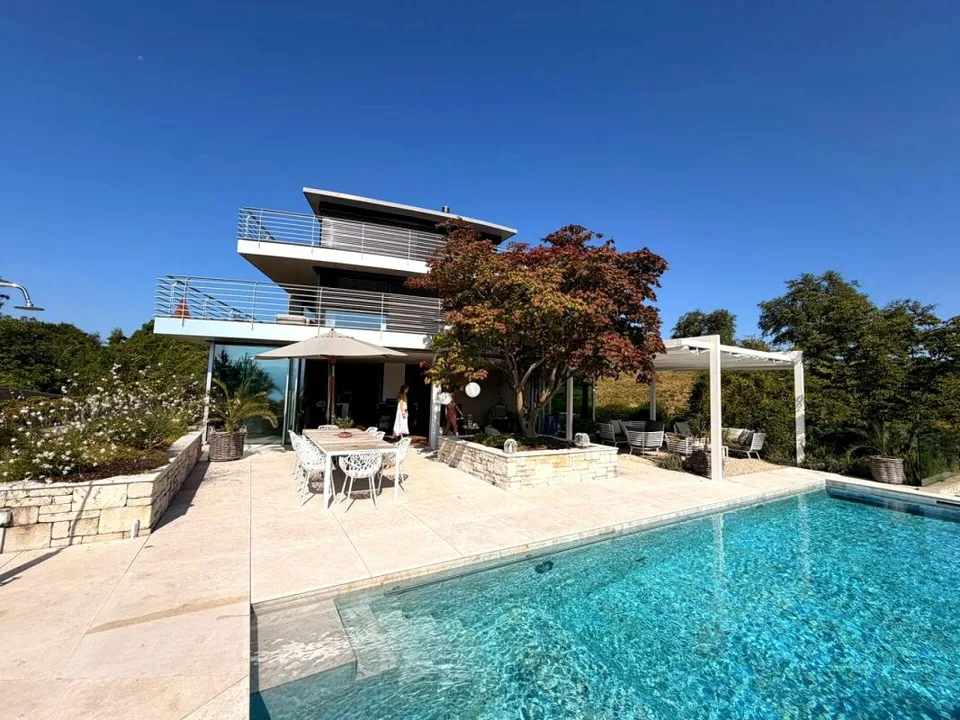 Befristete Vermietung: Exklusives 7.5-Zimmer-Architektenhaus mit Seesicht, Pool und Dachterrasse – Foto 2 von 21