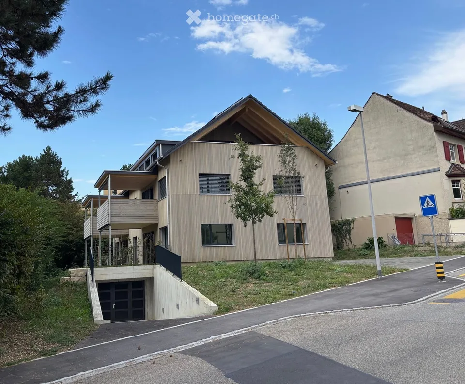2.5-Zi.-Wohnung in Holzbau-Wohlfühlhaus an zentraler Lage in Binningen – Foto 2 von 12