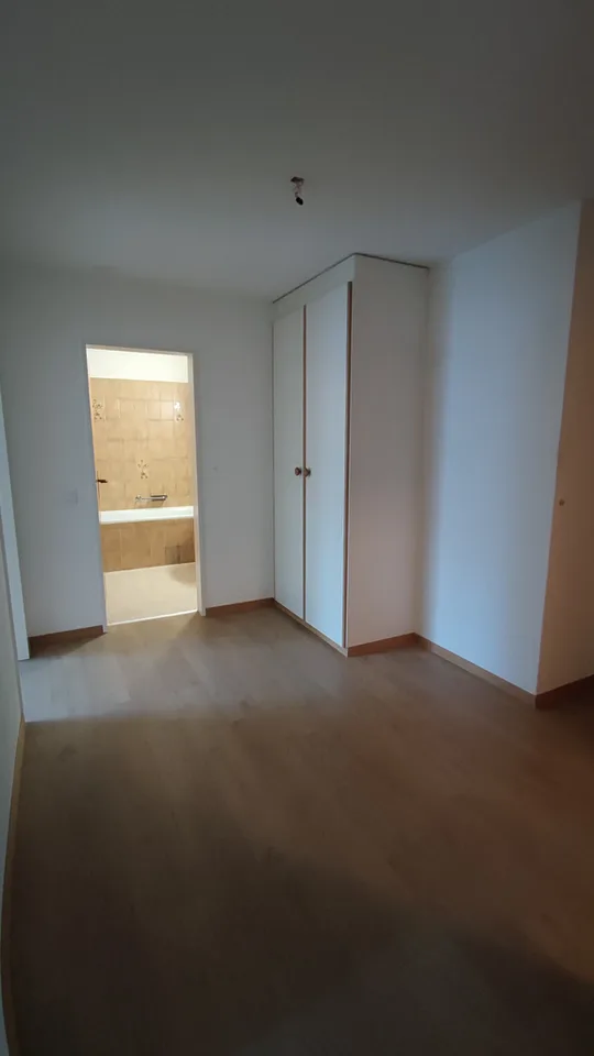 Appartement spacieux 2.5 pièces avec vue sur la verdure – photo 4 sur 8