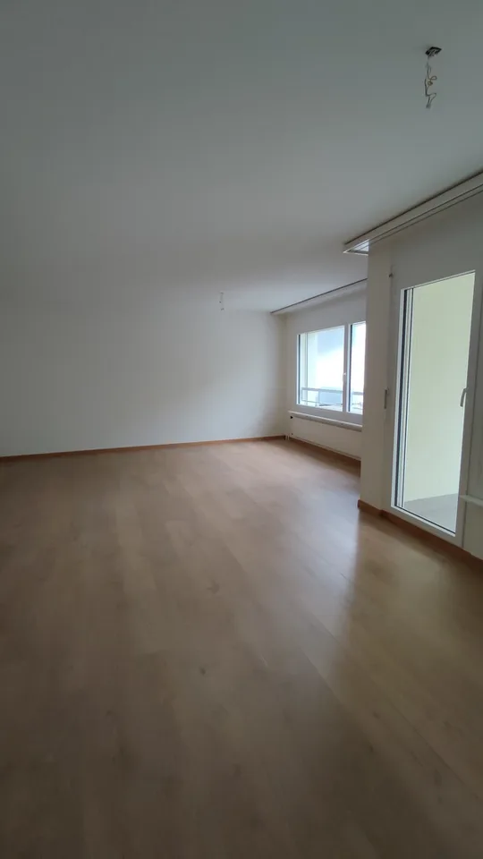 Appartement spacieux 2.5 pièces avec vue sur la verdure – photo 3 sur 8
