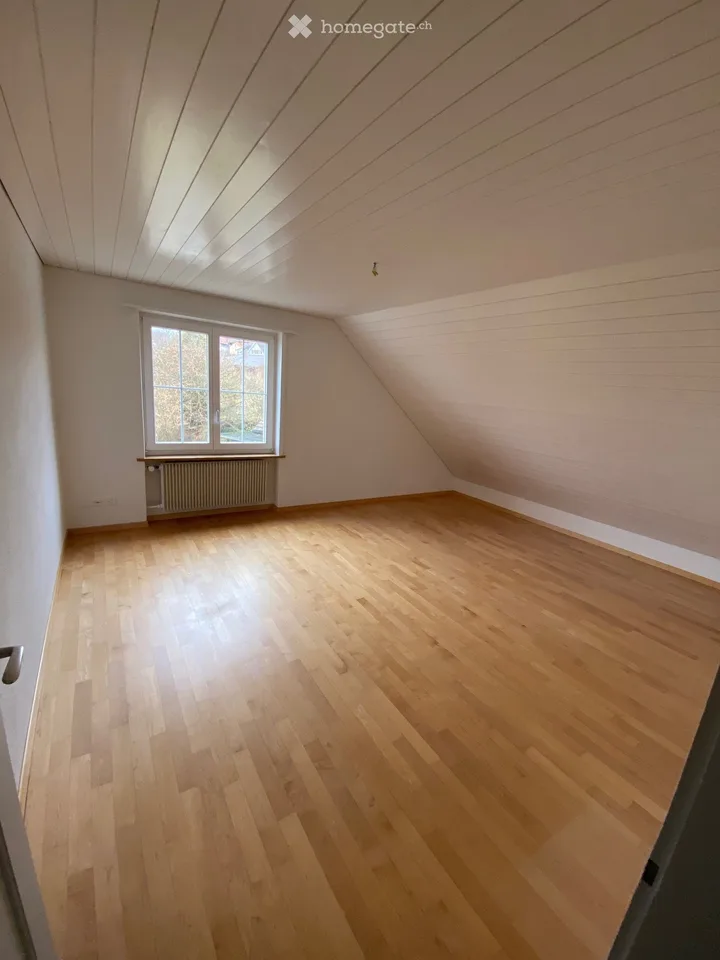 Charmante 3.5 Zimmer Dachwohnung im ländlichen Thalheim an der Thur – Foto 4 von 7