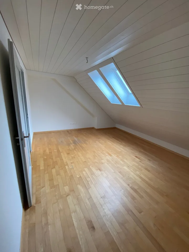 Charmante 3.5 Zimmer Dachwohnung im ländlichen Thalheim an der Thur – Foto 5 von 7