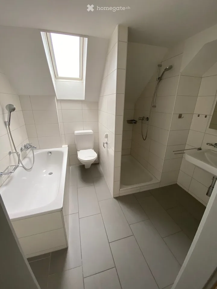 Charmante 3.5 Zimmer Dachwohnung im ländlichen Thalheim an der Thur – Foto 3 von 7
