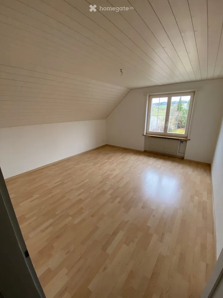 Charmante 3.5 Zimmer Dachwohnung im ländlichen Thalheim an der Thur – Foto 2 von 7