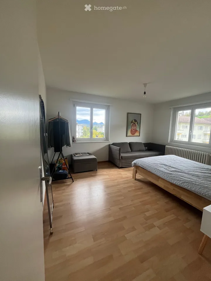 Helle 4-Zimmer-Wohnung mit 2 Balkonen und traumhafter Aussicht – Foto 2 von 5