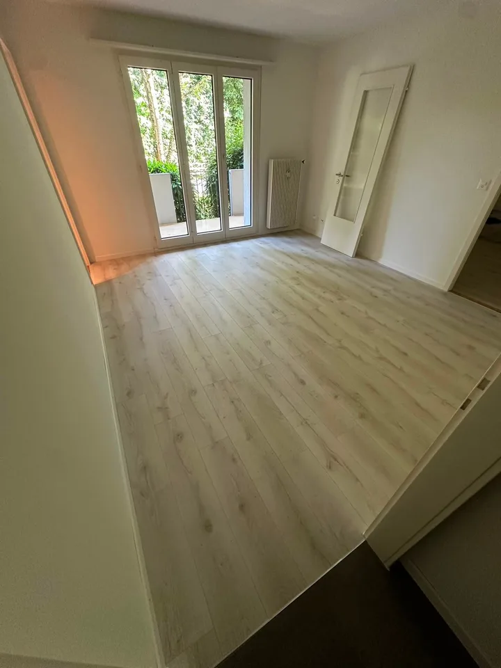 Ab 1.2./1.3. - Schöne 2.5 Zi Wohnung mit Balkon, grosse Einzelgarage – Foto 4 von 21