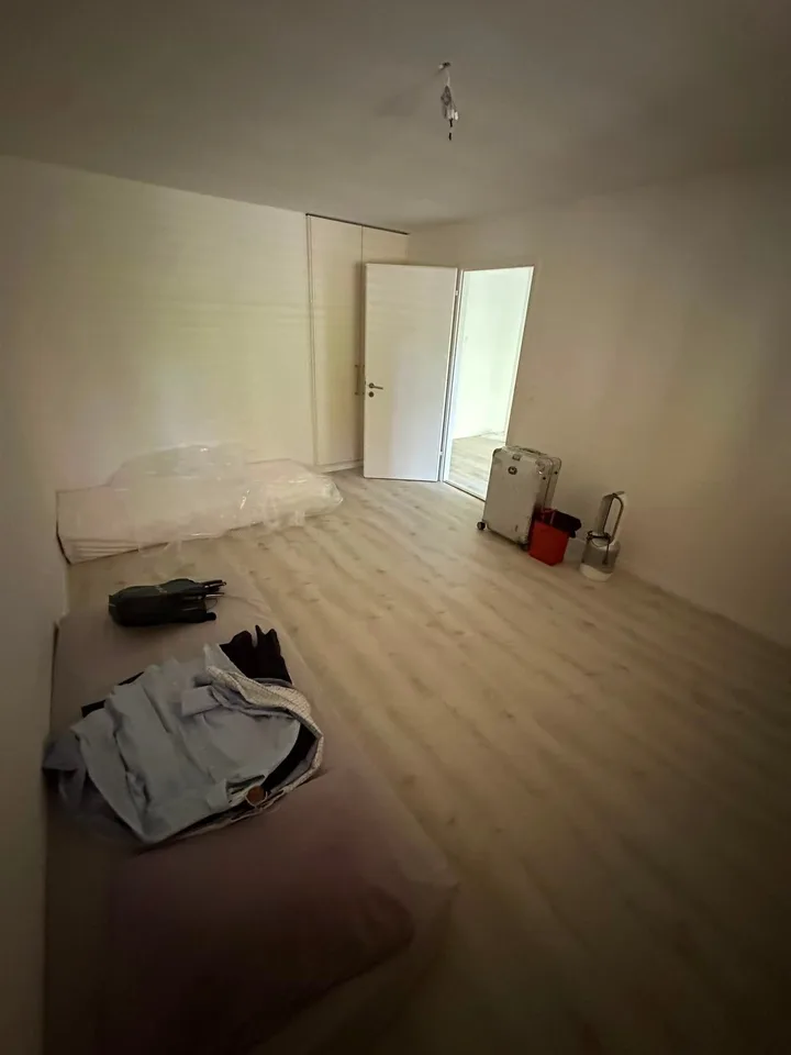 Ab 1.2./1.3. - Schöne 2.5 Zi Wohnung mit Balkon, grosse Einzelgarage – Foto 12 von 21