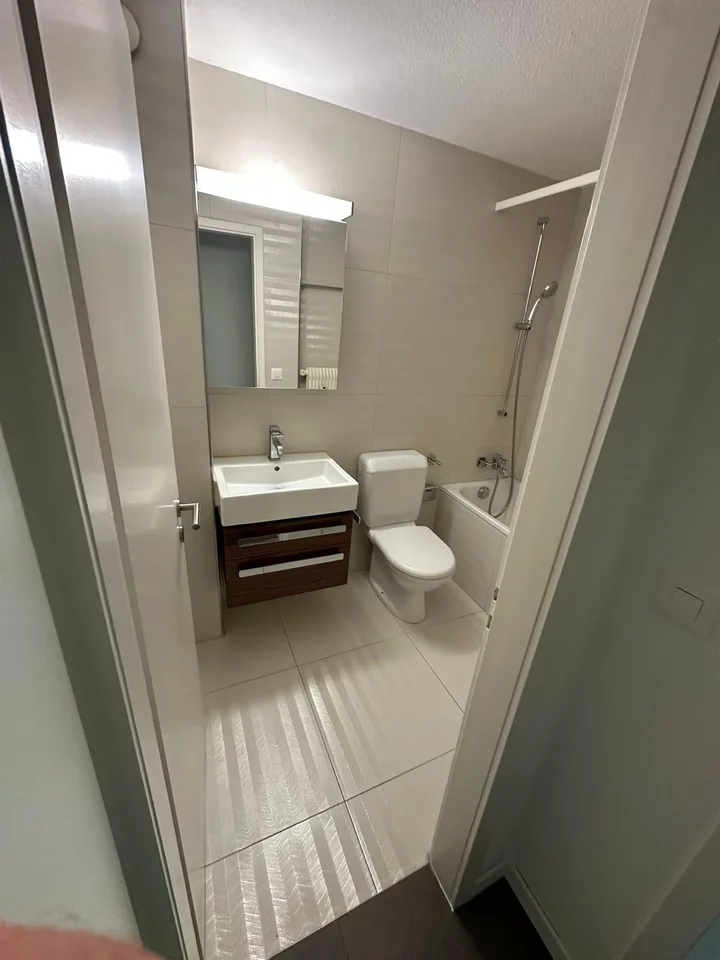 Ab 1.2./1.3. - Schöne 2.5 Zi Wohnung mit Balkon, grosse Einzelgarage – Foto 16 von 21
