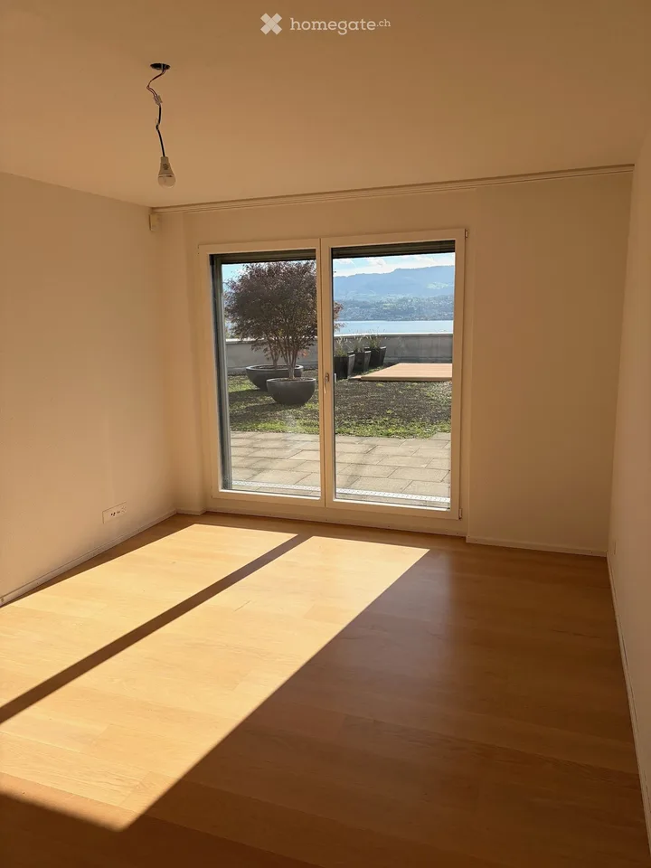 Wohnen über dem Zürichsee – 150 m² Wohnfläche und 250 m² Terrasse mit Weitsicht – Foto 10 von 14