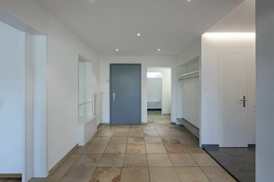 Sonnige 3.5-Zimmer-Wohnung mit Bergsicht inkl. Garagenplatz – Foto 8 von 11