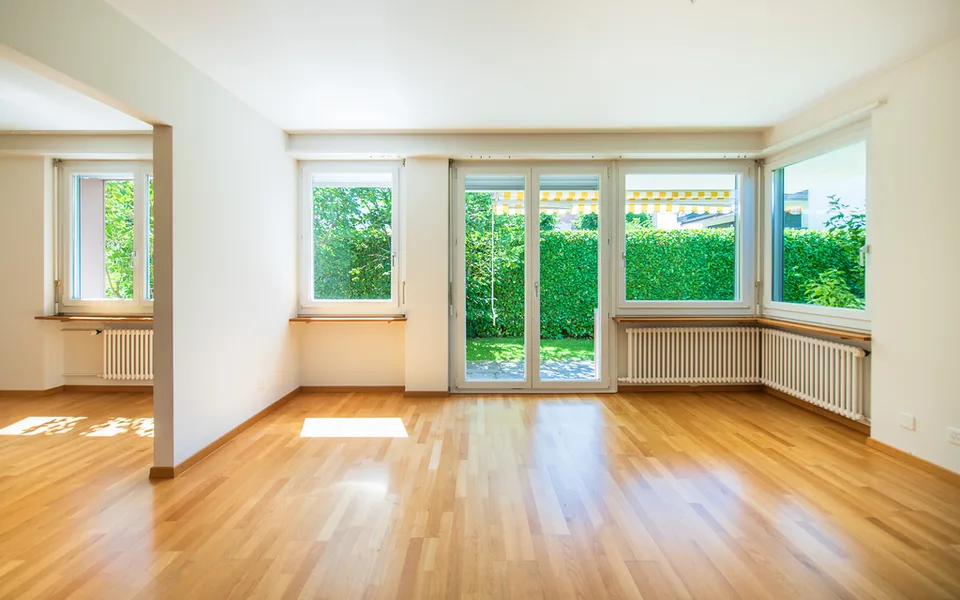 Schöne 2.5 ZimmerWohnung am Zollikerberg im EG – Foto 2 von 6