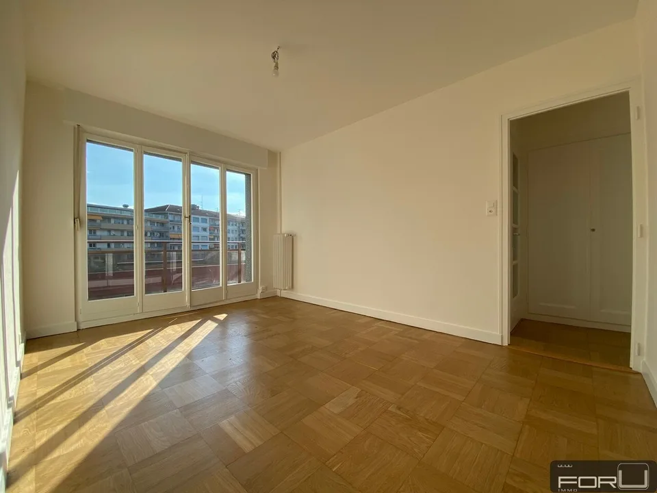 Schönes renoviertes 3-Zimmer-Apartment mit Balkon in Carouge – Foto 2 von 8