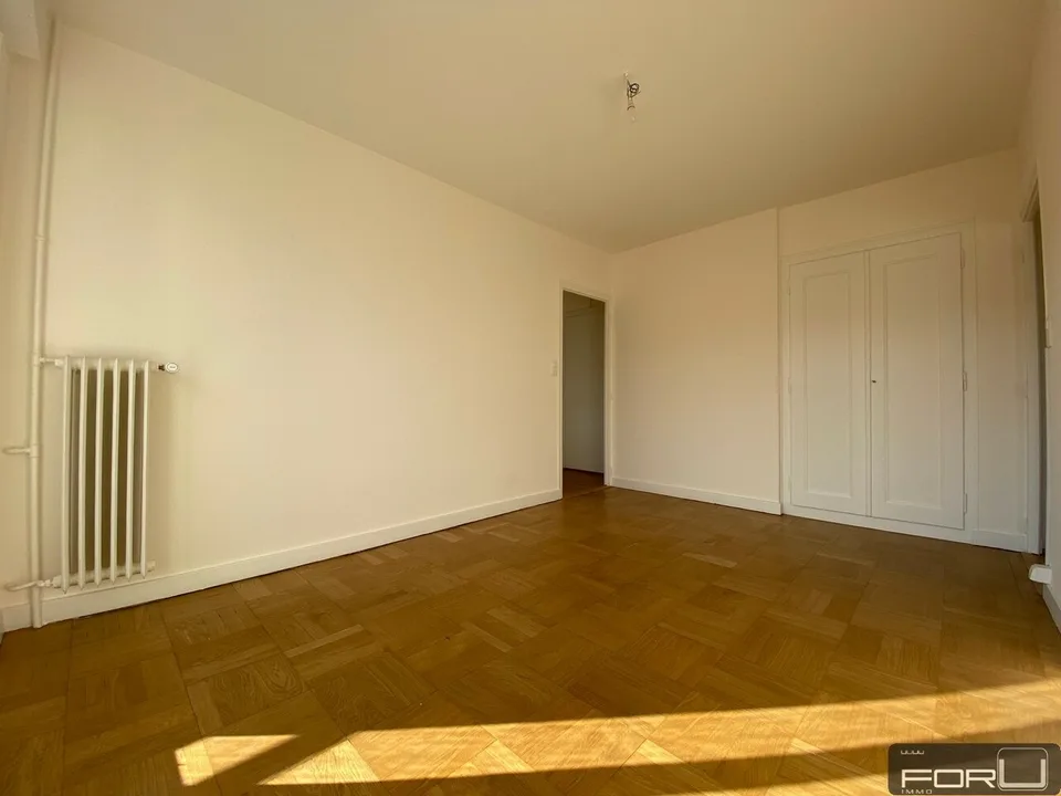 Schönes renoviertes 3-Zimmer-Apartment mit Balkon in Carouge – Foto 3 von 8