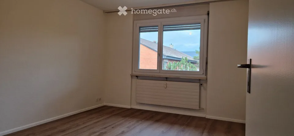 Renovierte 3.5-Zimmer-Wohnung mit Balkon in Allschwil, nahe Basel – Foto 4 von 6