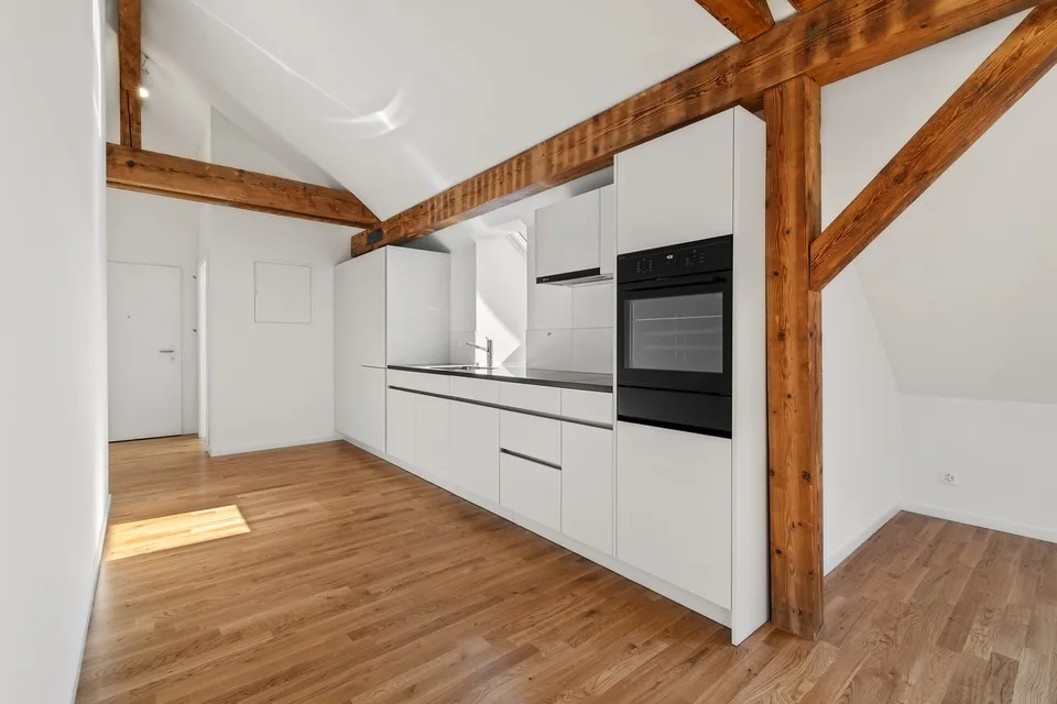 Grosszügige, helle 2.5-Zimmer Dachwohnung – Foto 3 von 7