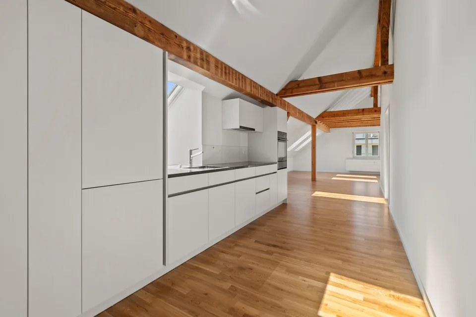 Grosszügige, helle 2.5-Zimmer Dachwohnung – Foto 2 von 7
