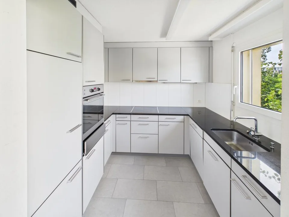 Attraktive 4.5-Zimmerwohnung im 3. Obergeschoss in Glattbrugg – Foto 3 von 9