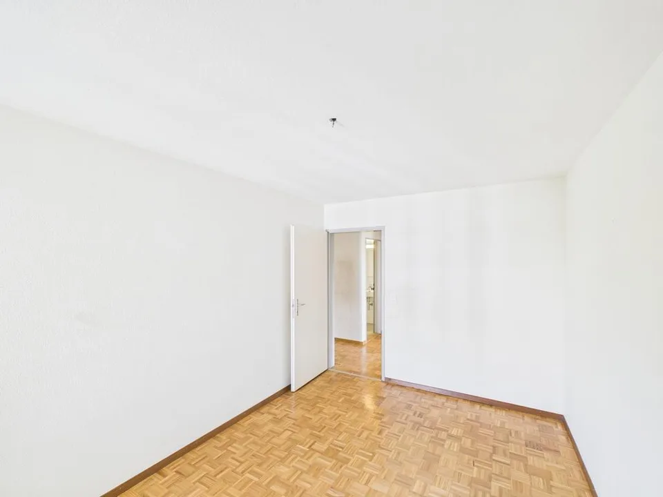 Attraktive 4.5-Zimmerwohnung im 3. Obergeschoss in Glattbrugg – Foto 7 von 9