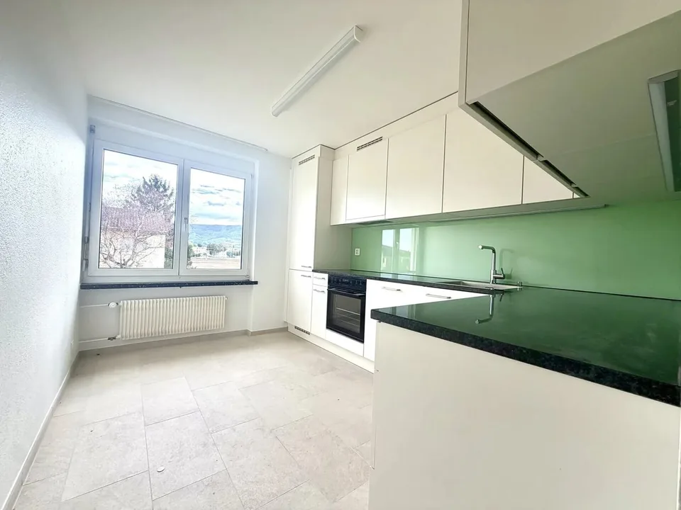 4.5-Zimmer-Dachwohnung mit Balkon und Weitblick in Reinach mieten – Foto 6 von 7
