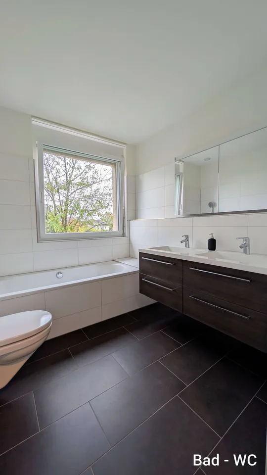 Grosszügige 5.5-Zimmer-Dach-Maisonettewohnung mit Balkon und Stadtblick in Opfikon – Foto 11 von 28