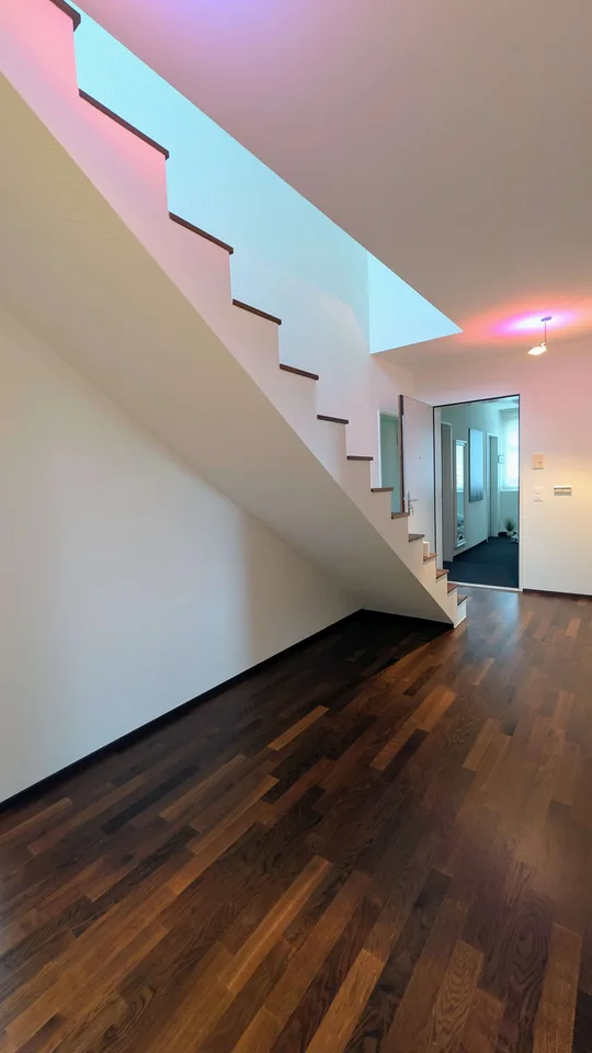 Grosszügige 5.5-Zimmer-Dach-Maisonettewohnung mit Balkon und Stadtblick in Opfikon – Foto 20 von 28