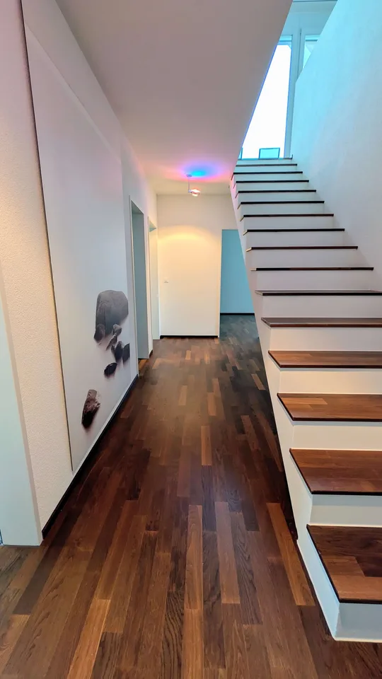 Grosszügige 5.5-Zimmer-Dach-Maisonettewohnung mit Balkon und Stadtblick in Opfikon – Foto 18 von 28