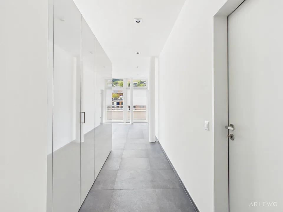 Exquisite 3½-Zimmer-Attikawohnung (108 m2) mit Traumterrasse und Seesicht – Foto 3 von 11