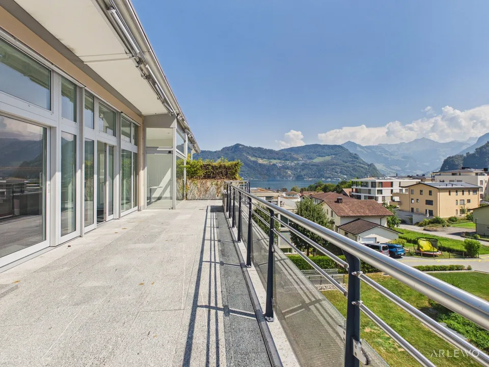 Exquisite 3½-Zimmer-Attikawohnung (108 m2) mit Traumterrasse und Seesicht – Foto 9 von 11