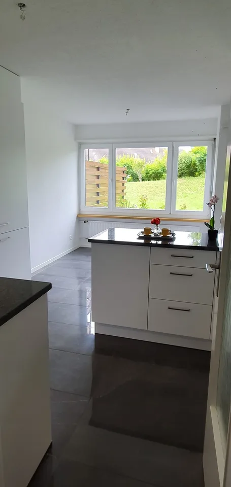 Attraktive 4.5-Zimmer-Wohnung im Erdgeschoss mit Gartensitzplatz – Foto 2 von 10