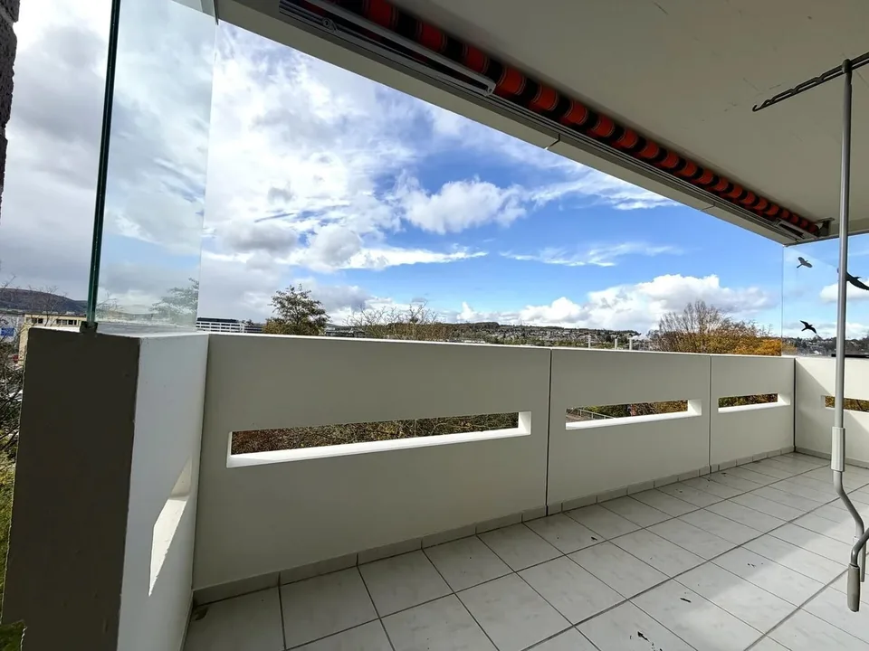 3.5-Zimmer-Wohnung mit Balkon und Weitblick in Therwil mieten – Foto 3 von 6
