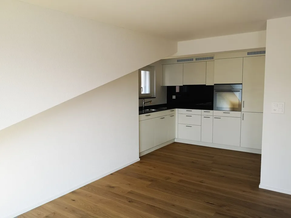 Tolle Dachwohnung sucht neue Mieter – Foto 2 von 6