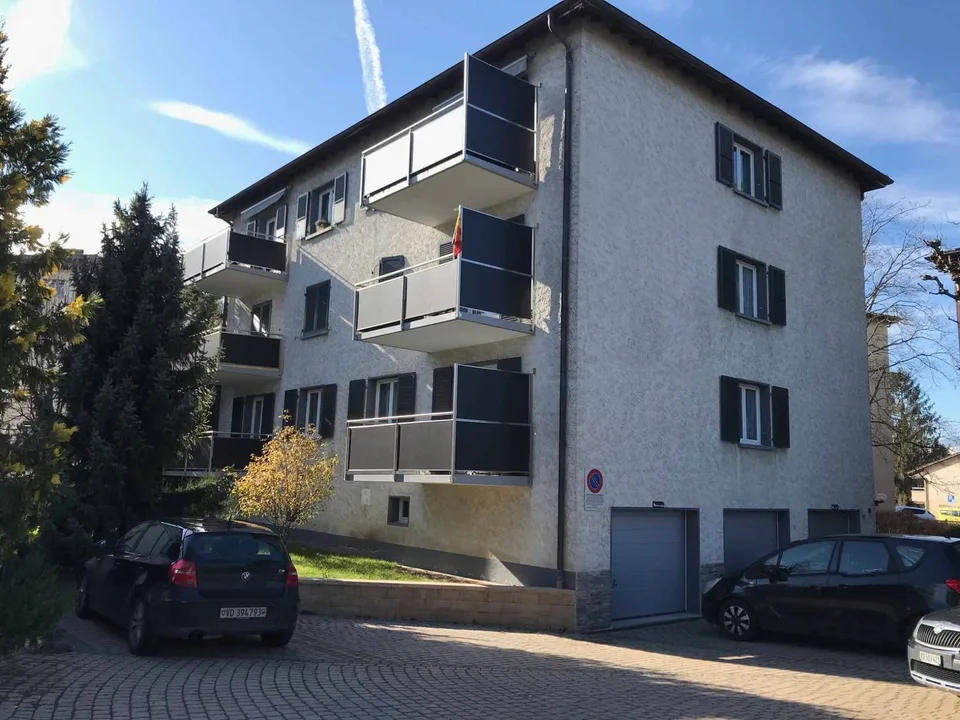 Wohnung mit 3.5 Zimmern und Balkon in Yverdon-les-Bains renoviert – Foto 2 von 2