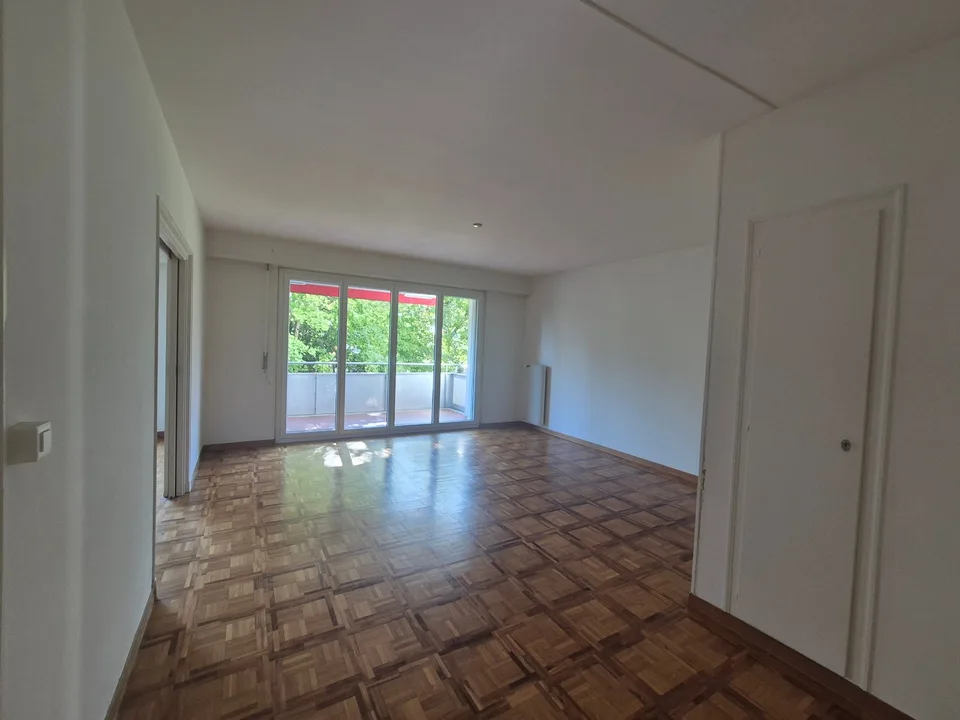 Über 6,5 Zimmer umfassende Durchgangswohnung, 1. Stock, ca. 152 m2 – Foto 3 von 7